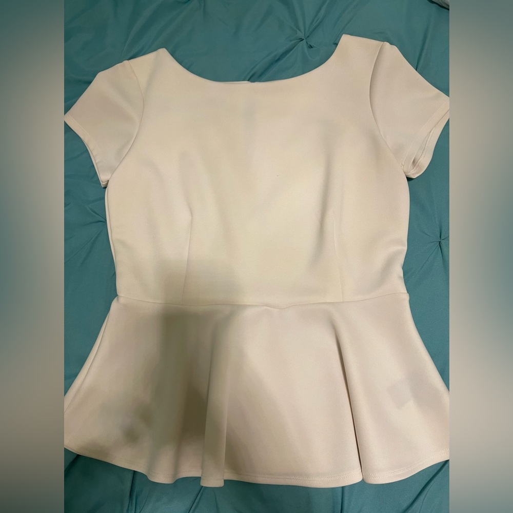 Bisou Bisou Off white peplum blouse
